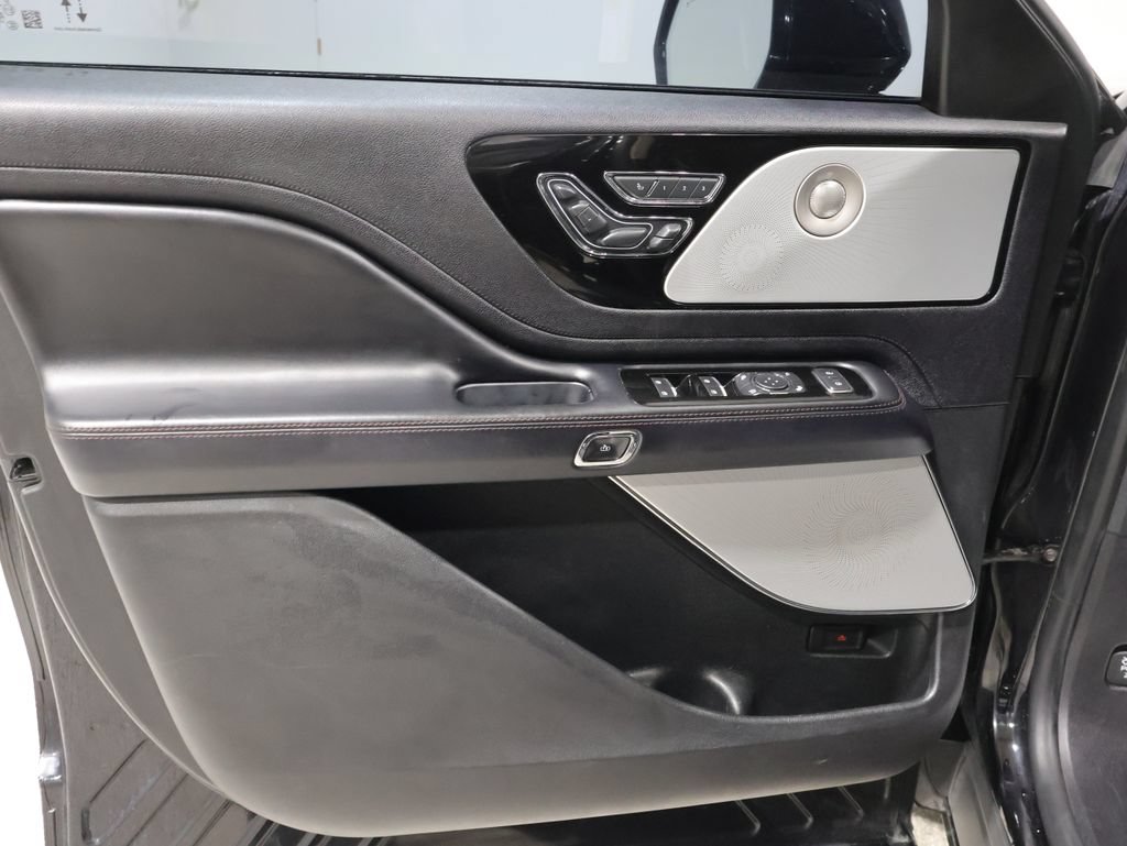 Used 2020 Lincoln Aviator Reserve w/ Equipment Group 202A AWD/4WD image 12