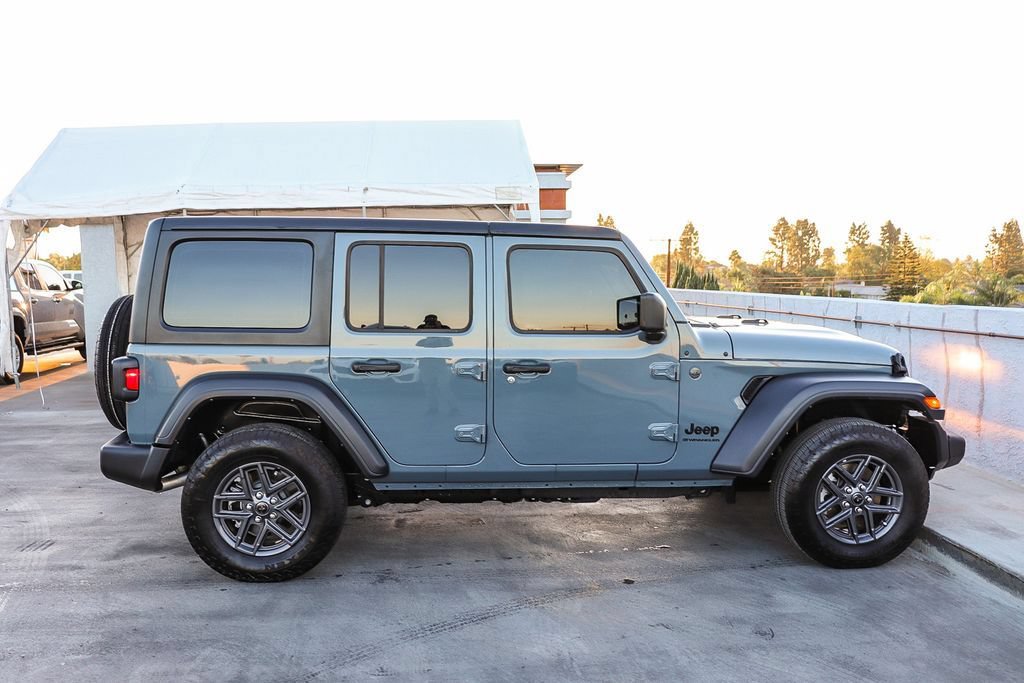 Used 2025 Jeep Wrangler Unlimited Sport AWD/4WD image 12