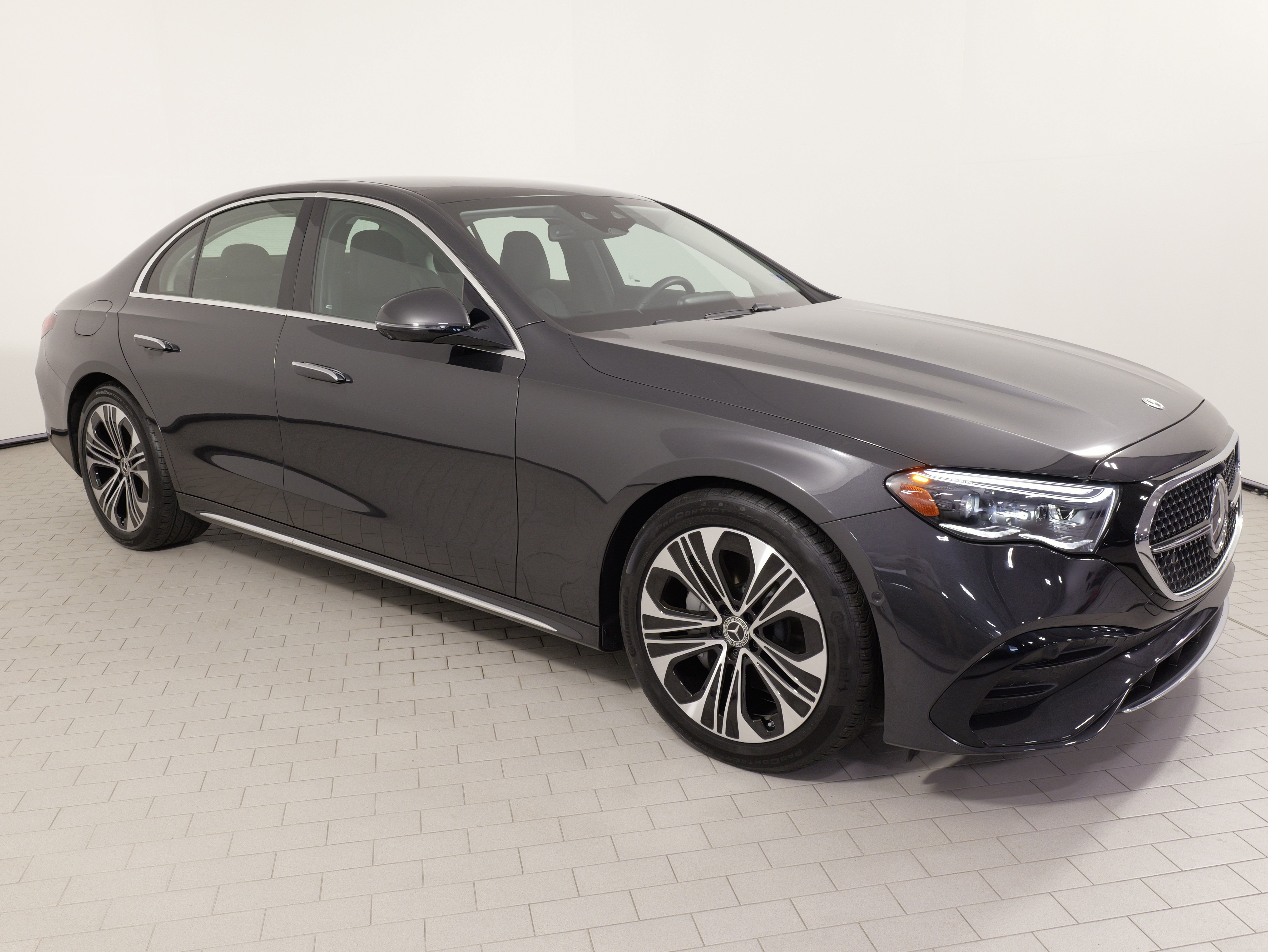 Used 2025 Mercedes-Benz E 350 4MATIC Sedan image 8