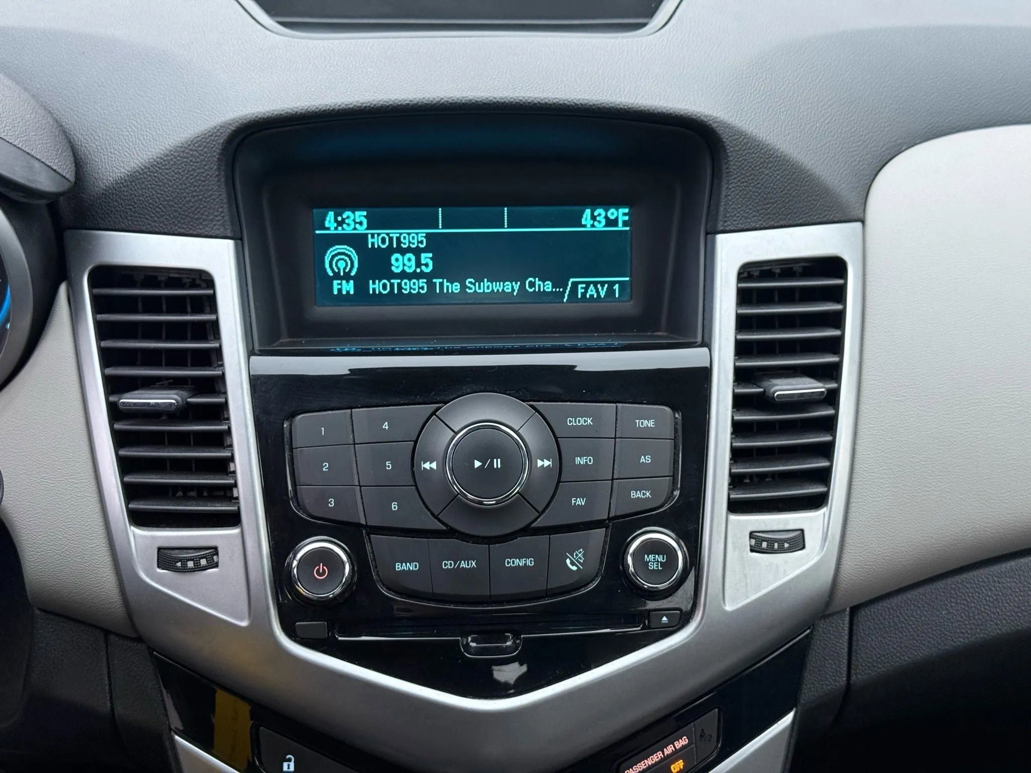 Used 2013 Chevrolet Cruze LS image 36