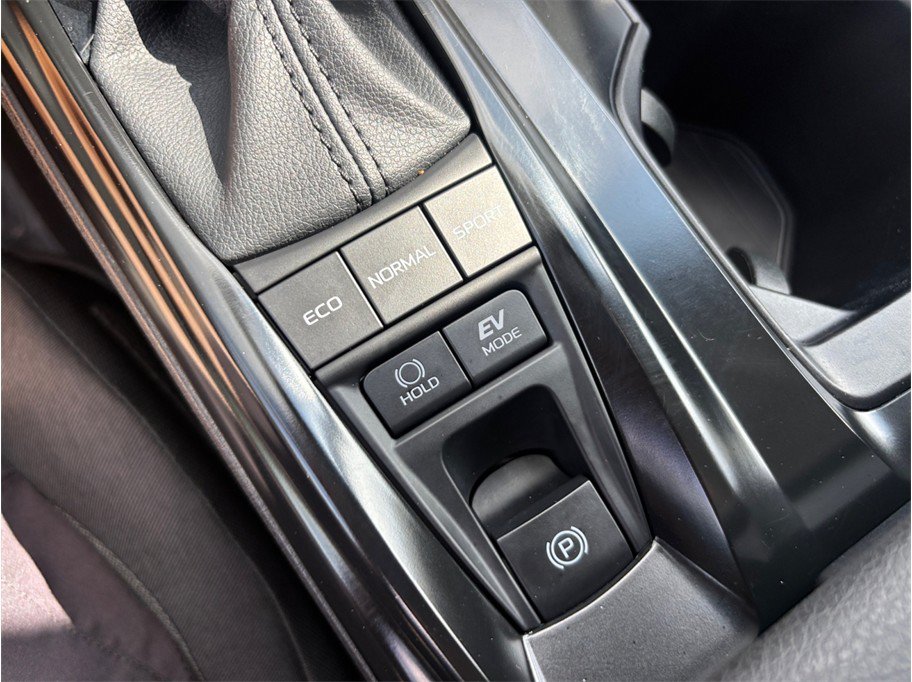 Used 2025 Toyota Camry LE w/ Convenience Package FWD image 29