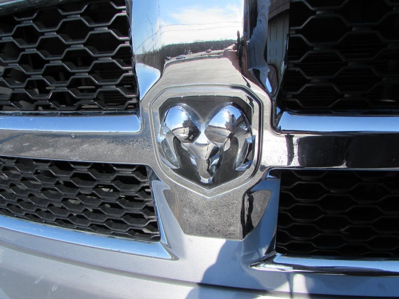 Used 2019 RAM 1500 Classic SLT image 30