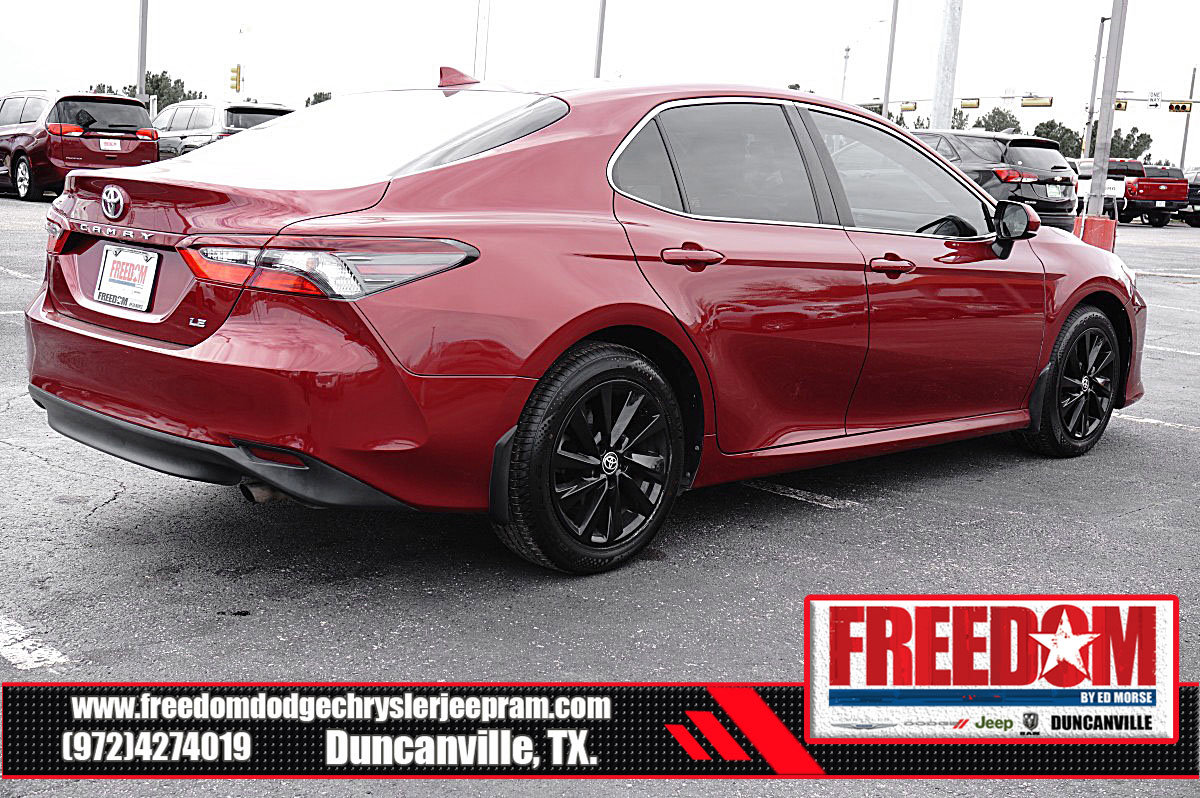 Used 2022 Toyota Camry LE image 5