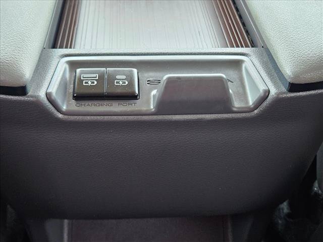 Used 2023 Toyota Sienna XLE FWD image 15