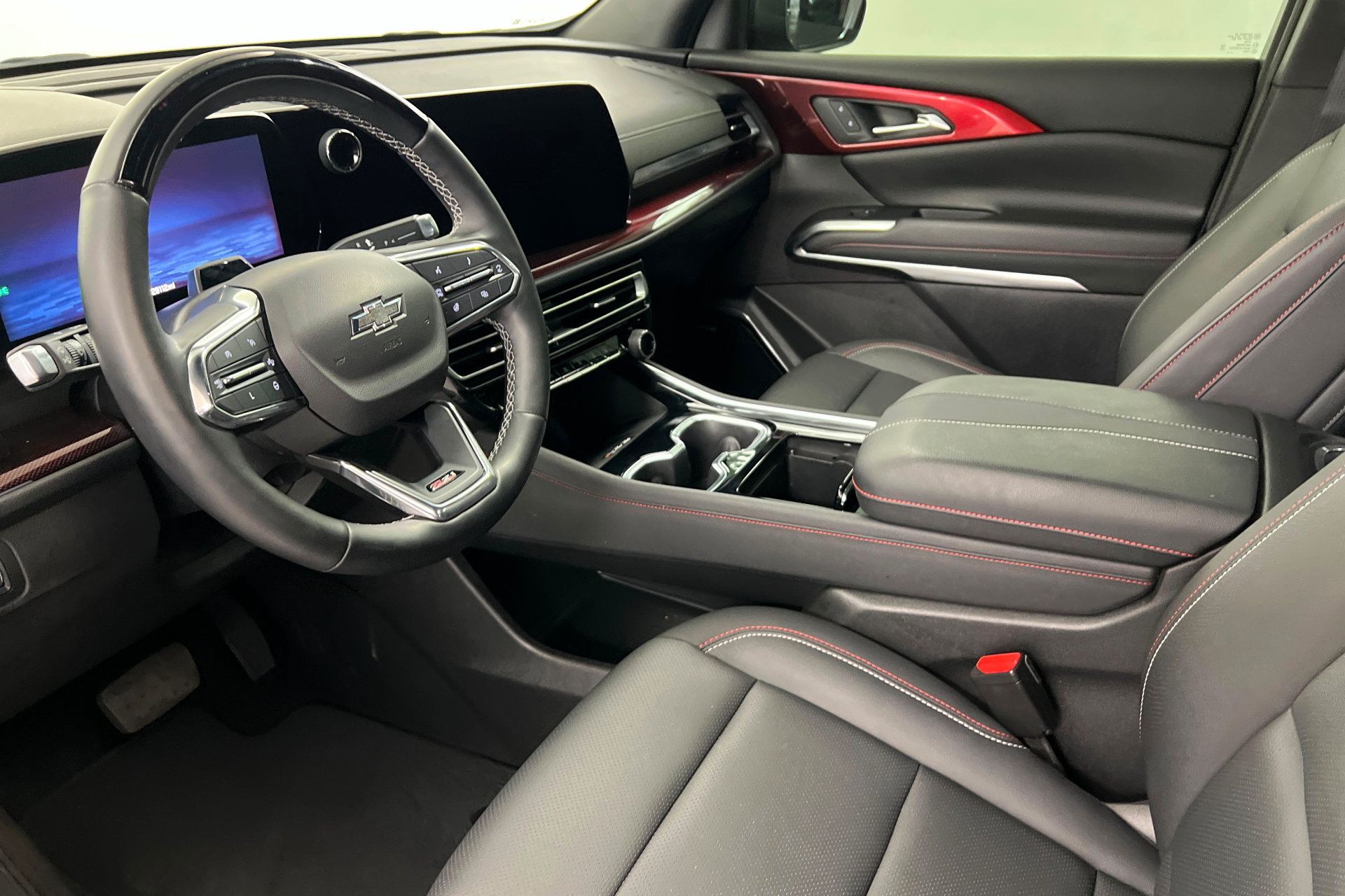 Used 2024 Chevrolet Traverse Z71 w/ Enhanced Driving Package AWD/4WD image 16