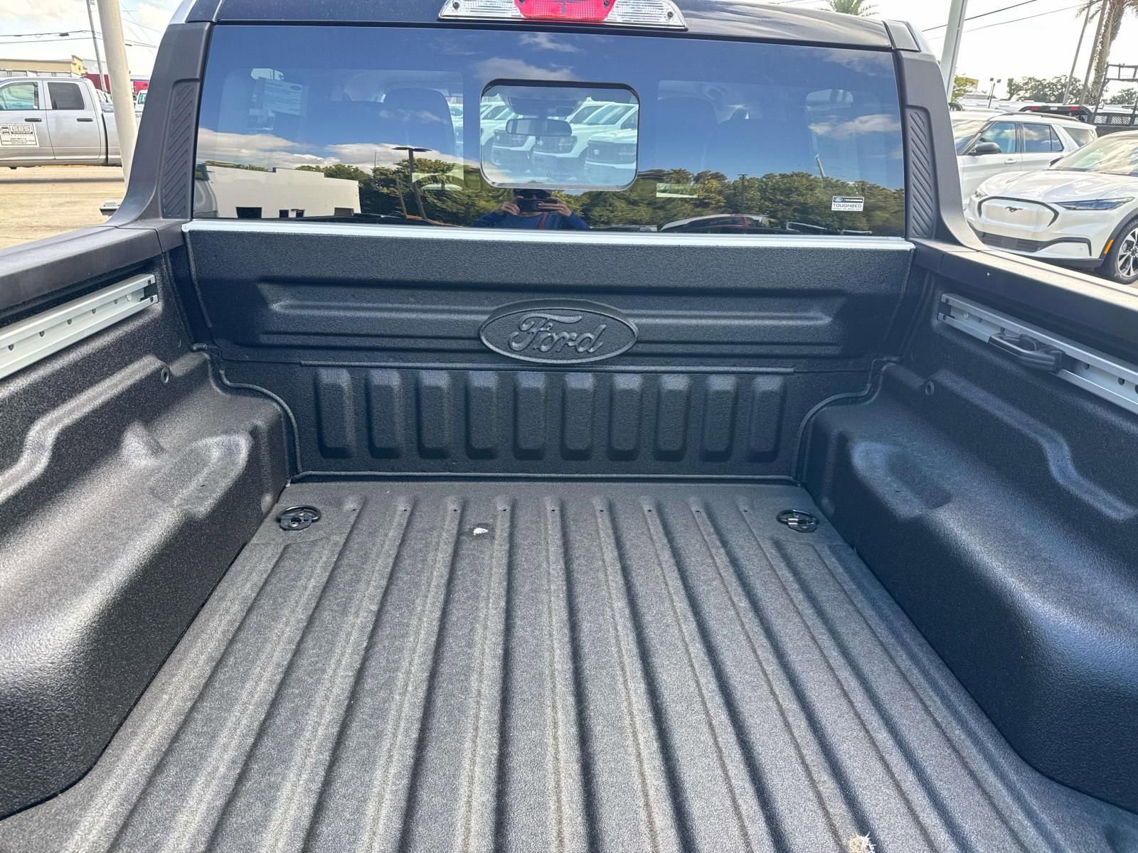 New 2025 Ford Maverick Lariat w/ Black Appearance Package image 18