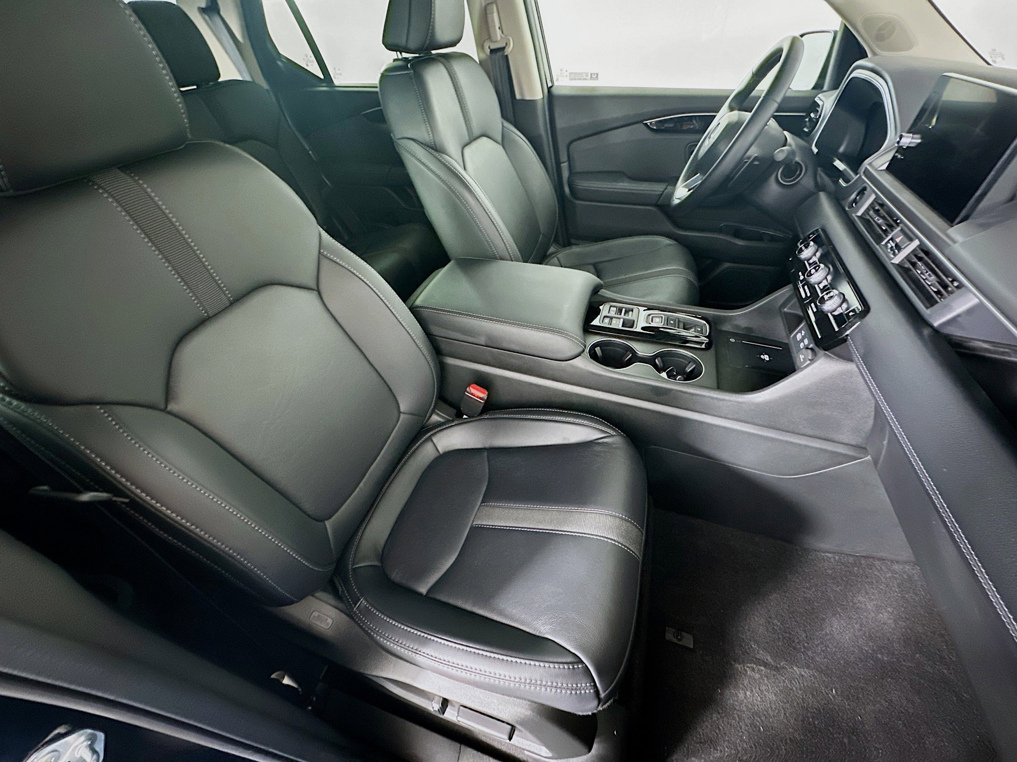 Used 2025 Honda Pilot EX-L image 33