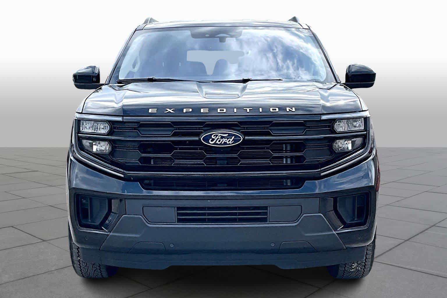 Certified 2025 Ford Expedition Active image 4
