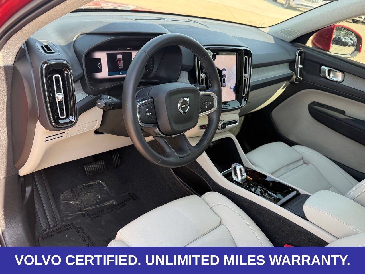 Certified 2024 Volvo XC40 B5 Plus AWD/4WD image 17