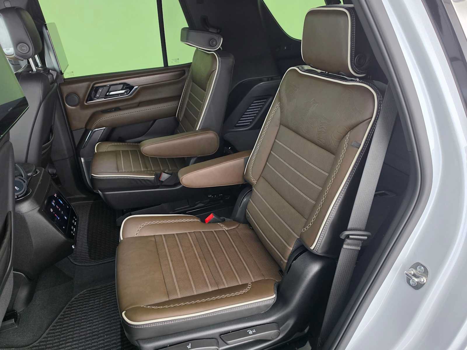 Used 2026 GMC Yukon Denali Ultimate AWD/4WD image 19