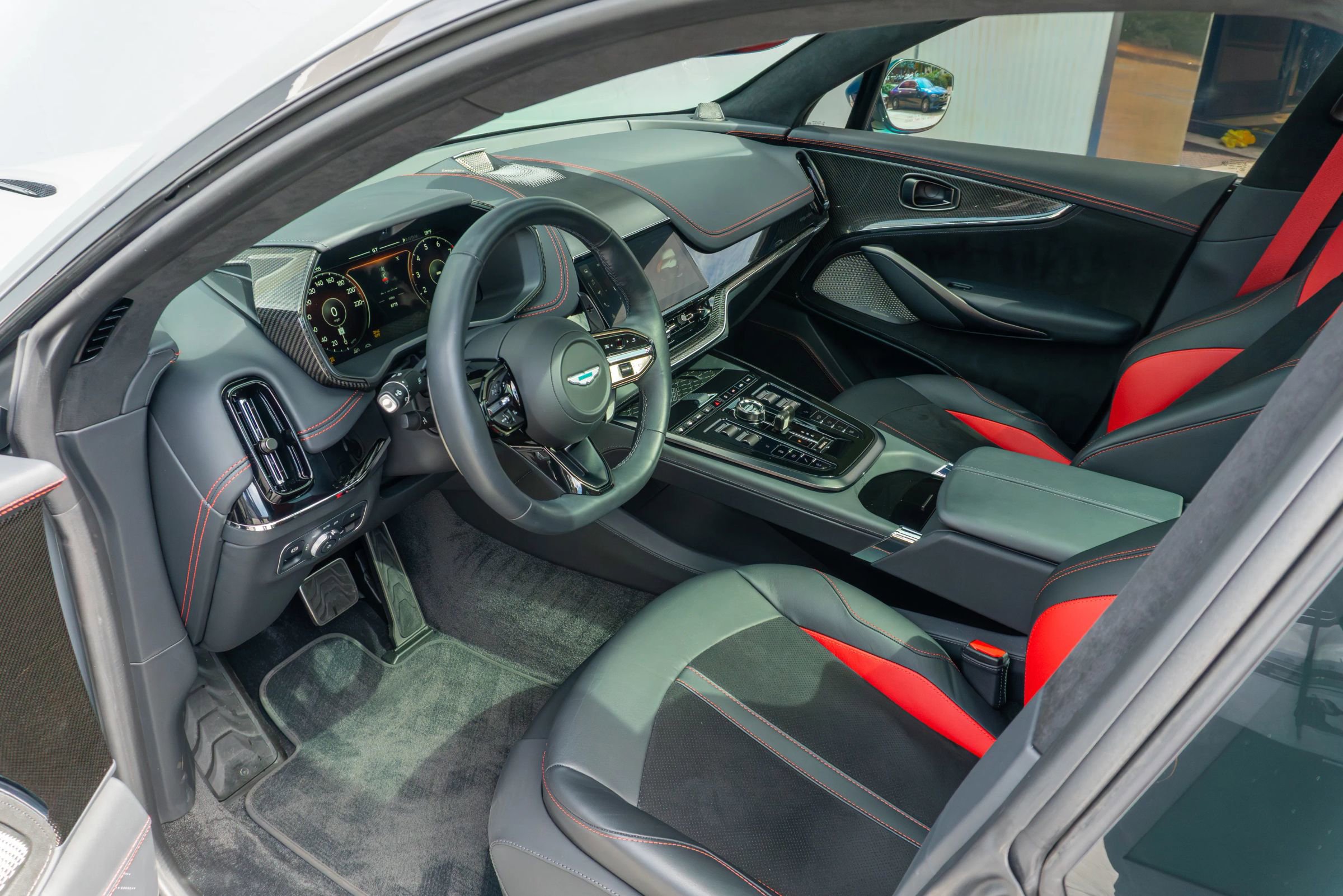 Used 2025 Aston Martin DBX 707 image 80