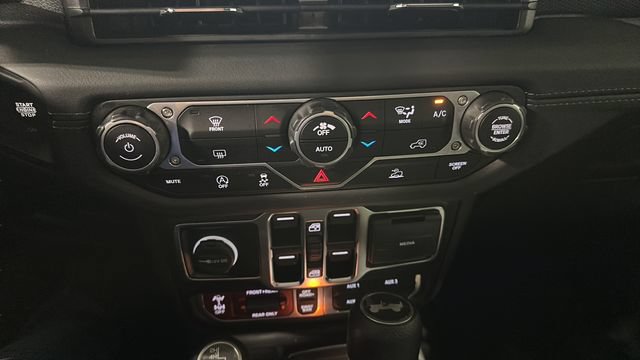 Used 2025 Jeep Wrangler Unlimited Rubicon AWD/4WD image 16