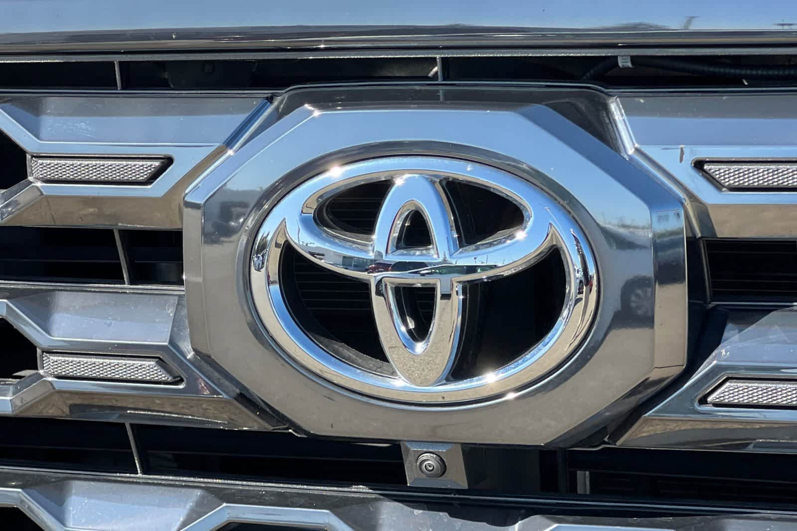 Used 2024 Toyota Tundra Platinum AWD/4WD image 16