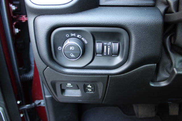 Used 2019 RAM 1500 Laramie AWD/4WD image 18