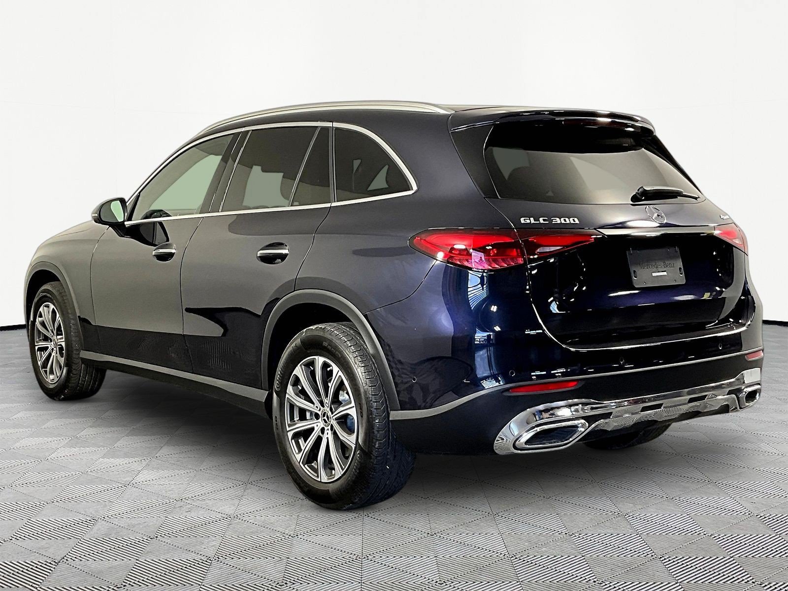 Used 2024 Mercedes-Benz GLC 300 4MATIC image 4