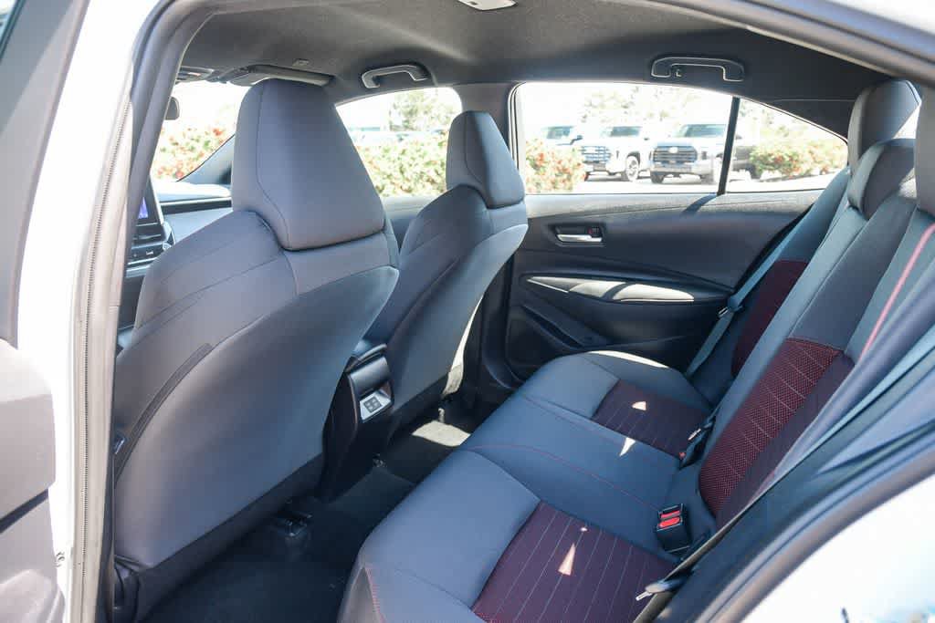 Used 2025 Toyota Corolla SE w/ Convenience Package FWD image 18