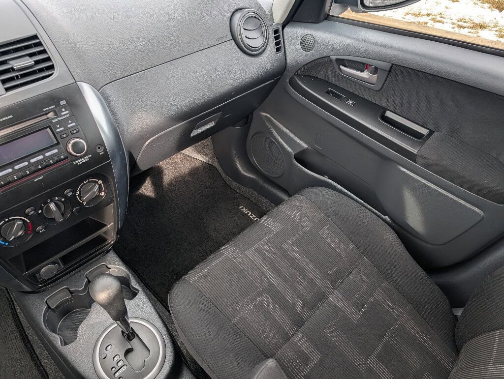Used 2011 Suzuki SX4 AWD Hatchback image 18