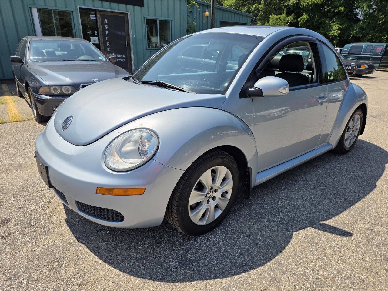 Used 2009 Volkswagen Beetle S FWD image 3