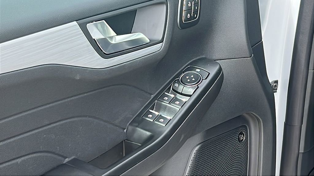 New 2025 Ford Escape Plug-in Hybrid w/ PHEV Premium Package image 11