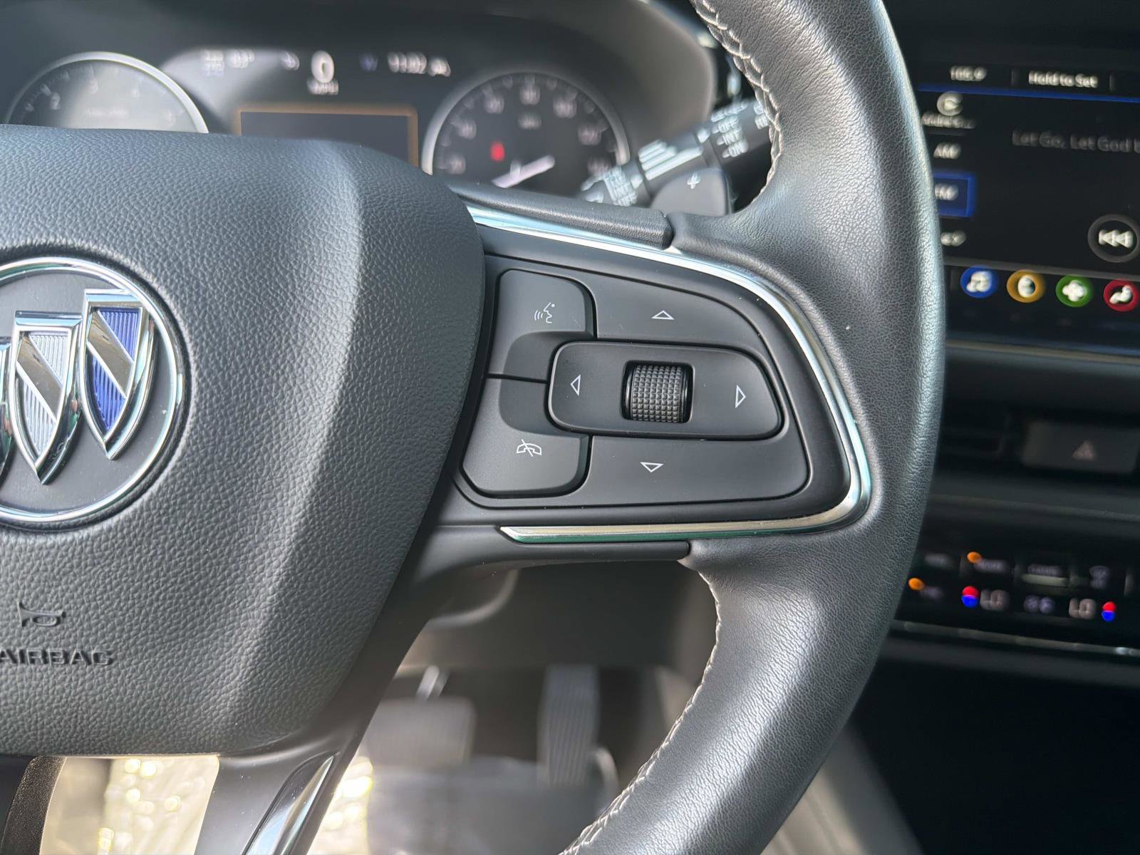 Used 2023 Buick Envision Essence image 27