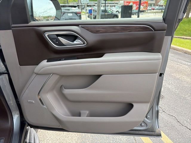 Used 2022 Chevrolet Suburban LT w/ Luxury Package AWD/4WD image 22