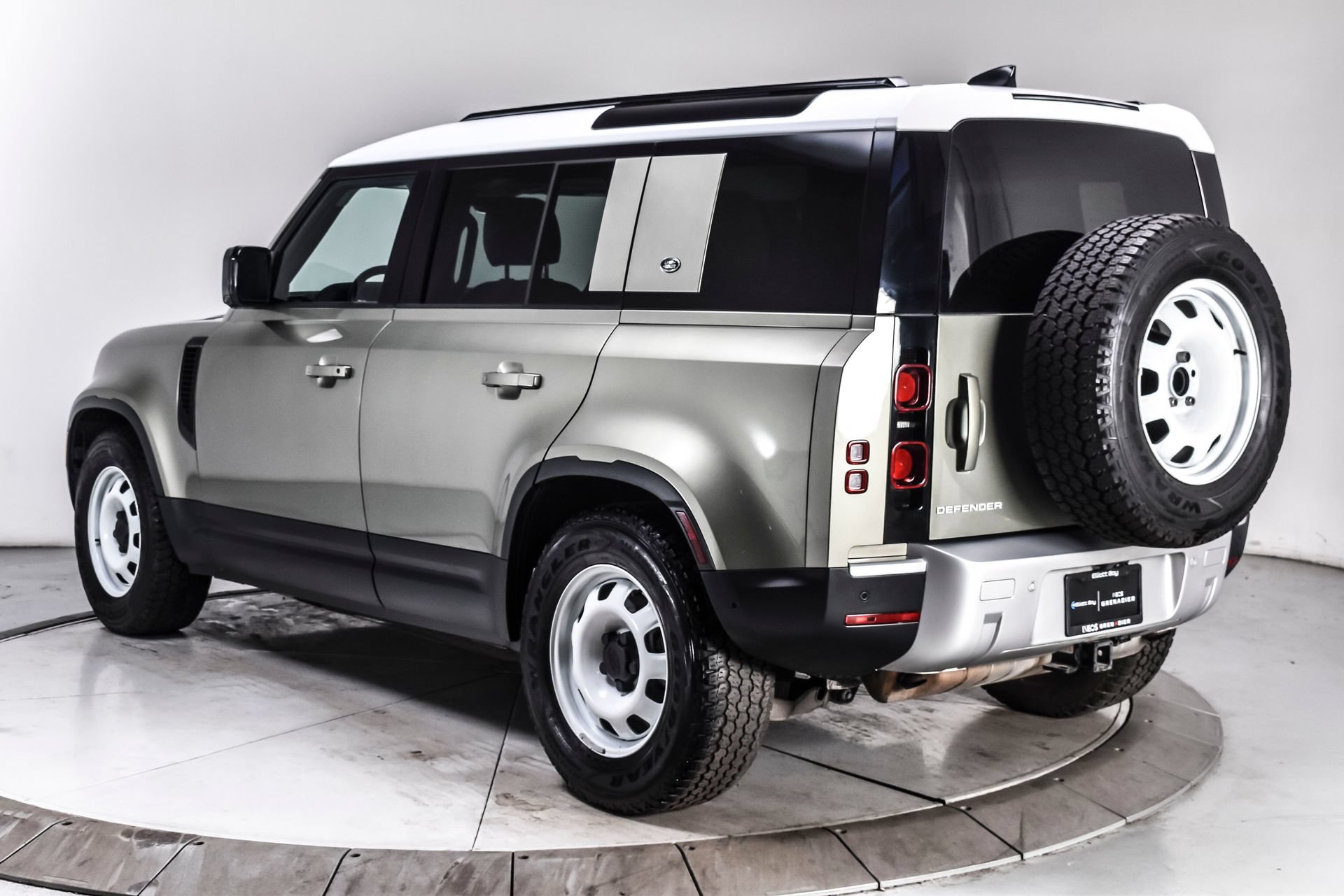 Used 2024 Land Rover Defender 110 S AWD/4WD image 3