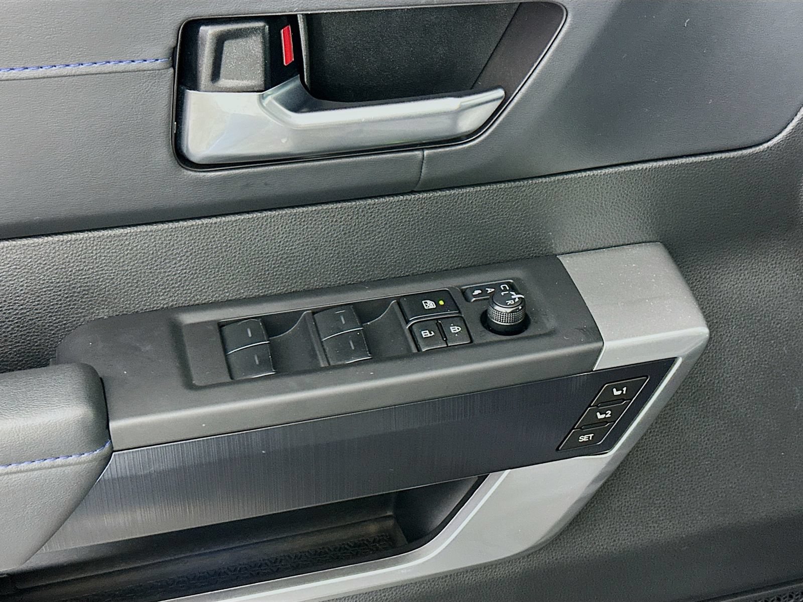 Certified 2024 Toyota Sequoia Platinum AWD/4WD image 18