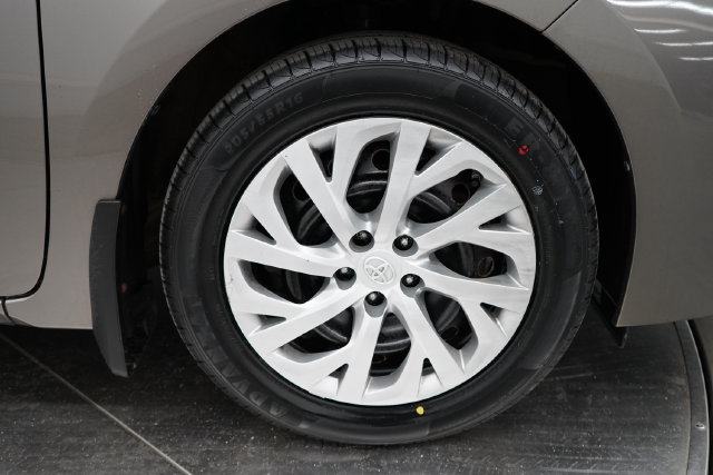 Used 2018 Toyota Corolla LE FWD image 43