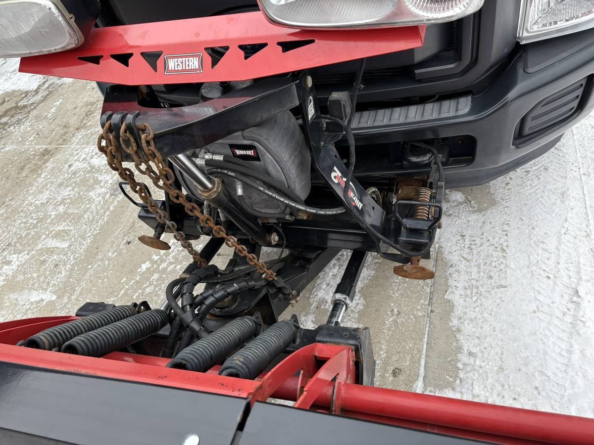 Used 2015 Ford F350 XL image 4