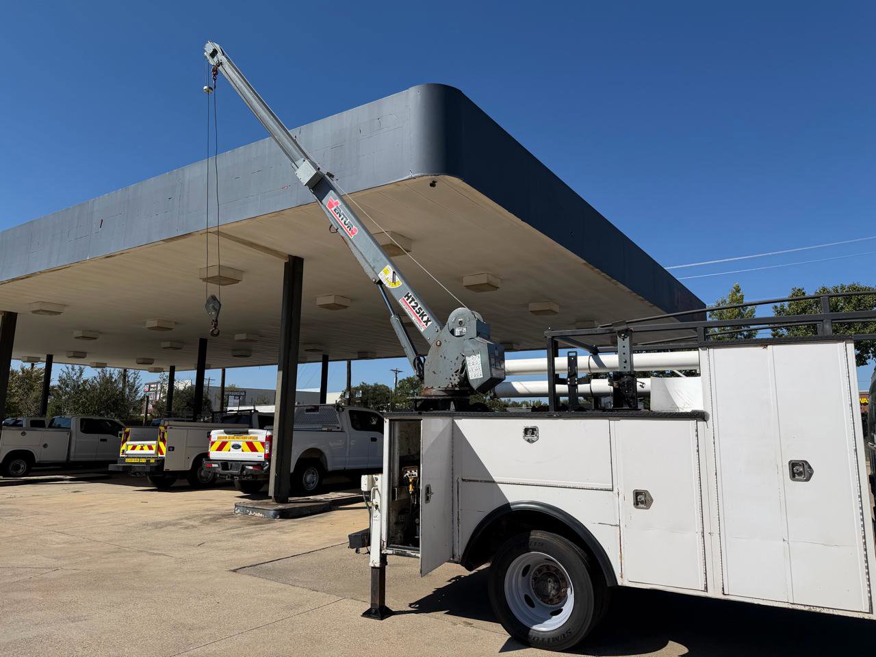 Used 2017 Ford F550 2WD Regular Cab Super Duty image 35
