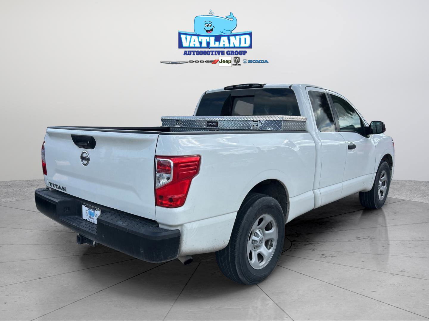 Used 2022 Nissan Titan S image 8
