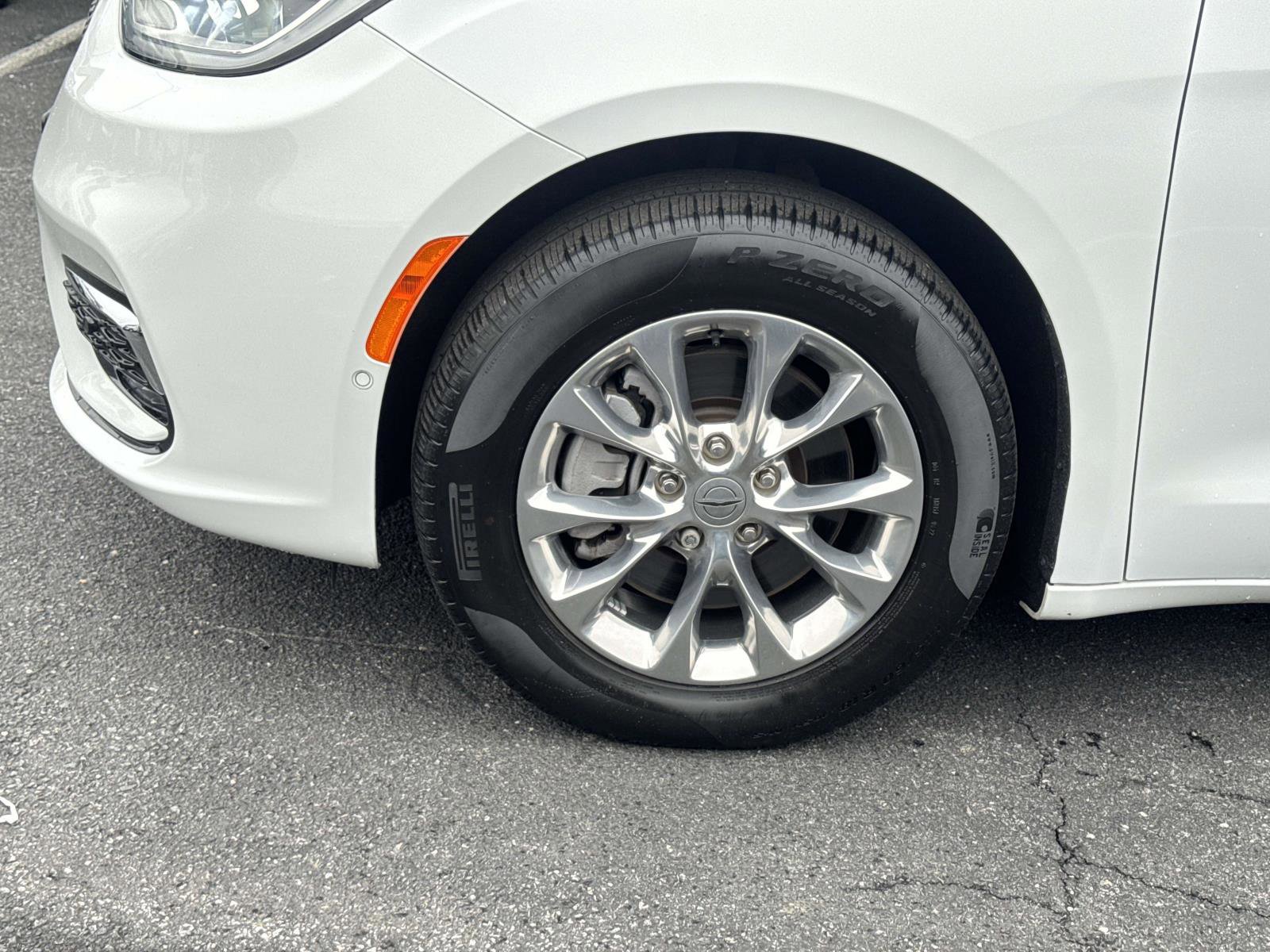 Used 2022 Chrysler Pacifica Touring-L w/ Uconnect Theater Family Group AWD/4WD image 30
