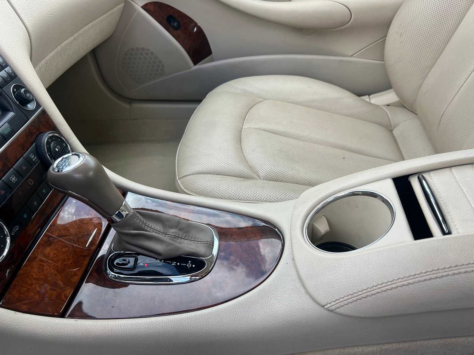 Used 2009 Mercedes-Benz CLK 550 Base image 22