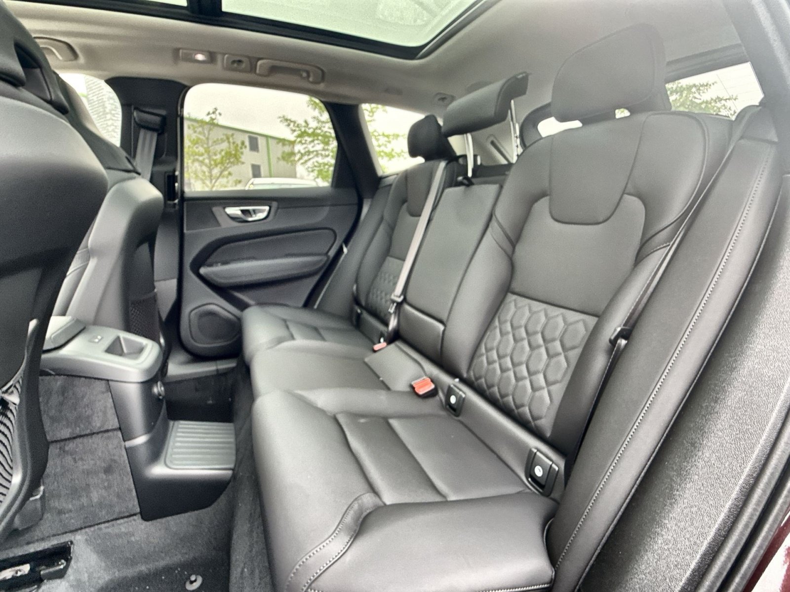 New 2026 Volvo XC60 T8 Plus w/ Protection Package Premier AWD/4WD image 25