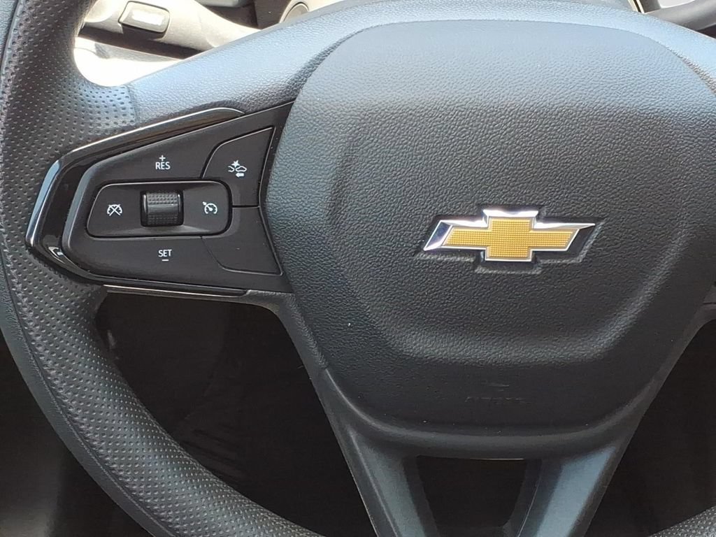 Used 2025 Chevrolet Trax LS w/ LS Convenience Package FWD image 10