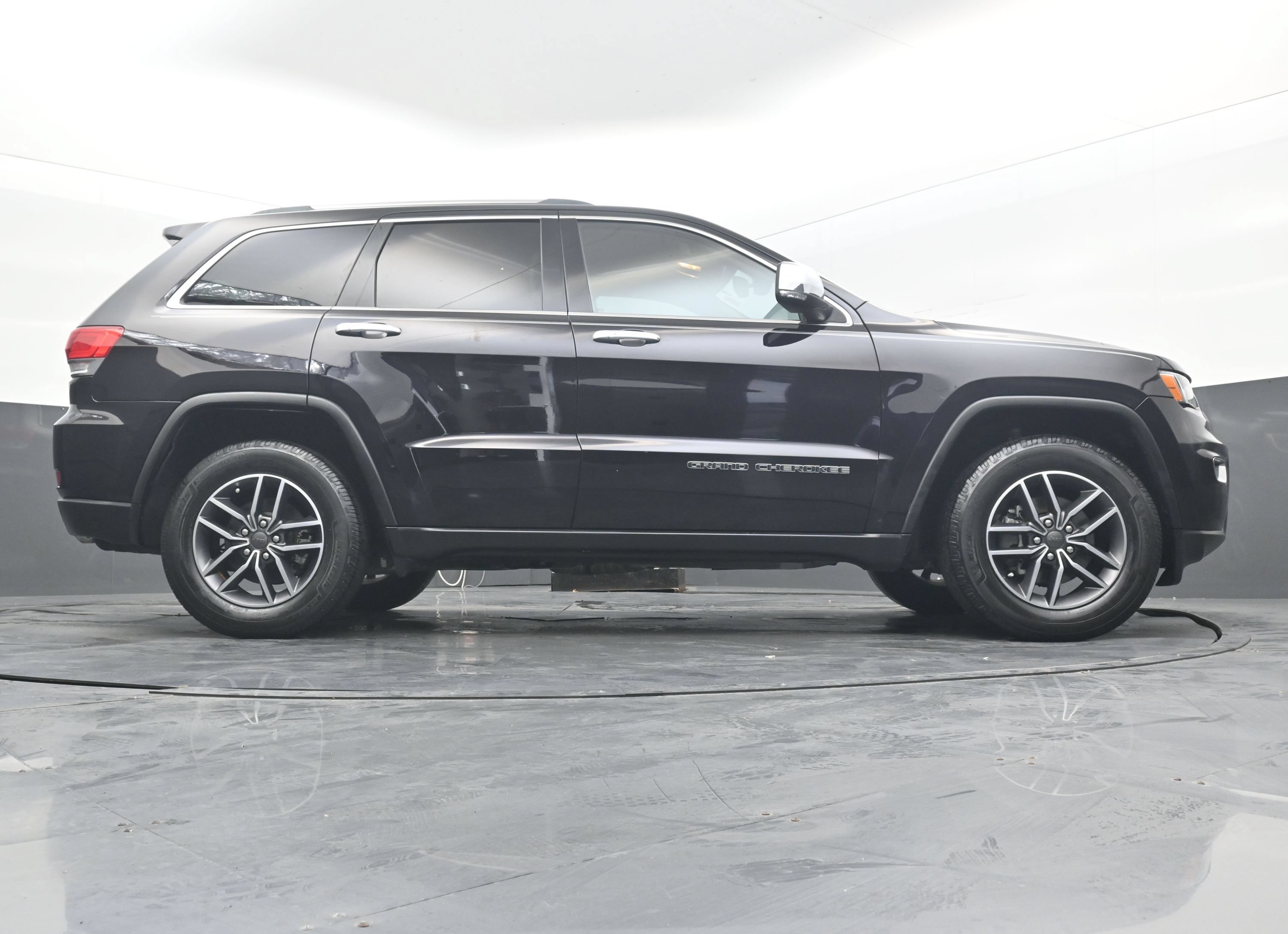 Used 2019 Jeep Grand Cherokee Limited RWD image 29
