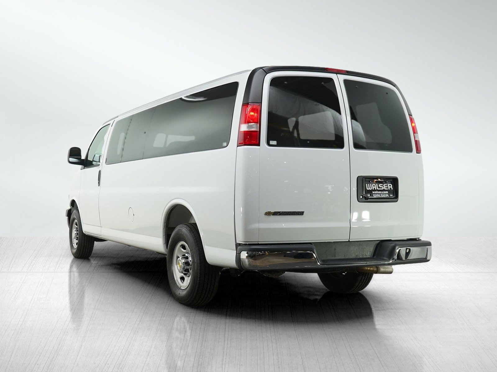 Used 2025 Chevrolet Express 3500 LT w/ LT Preferred Equipment Group RWD image 3