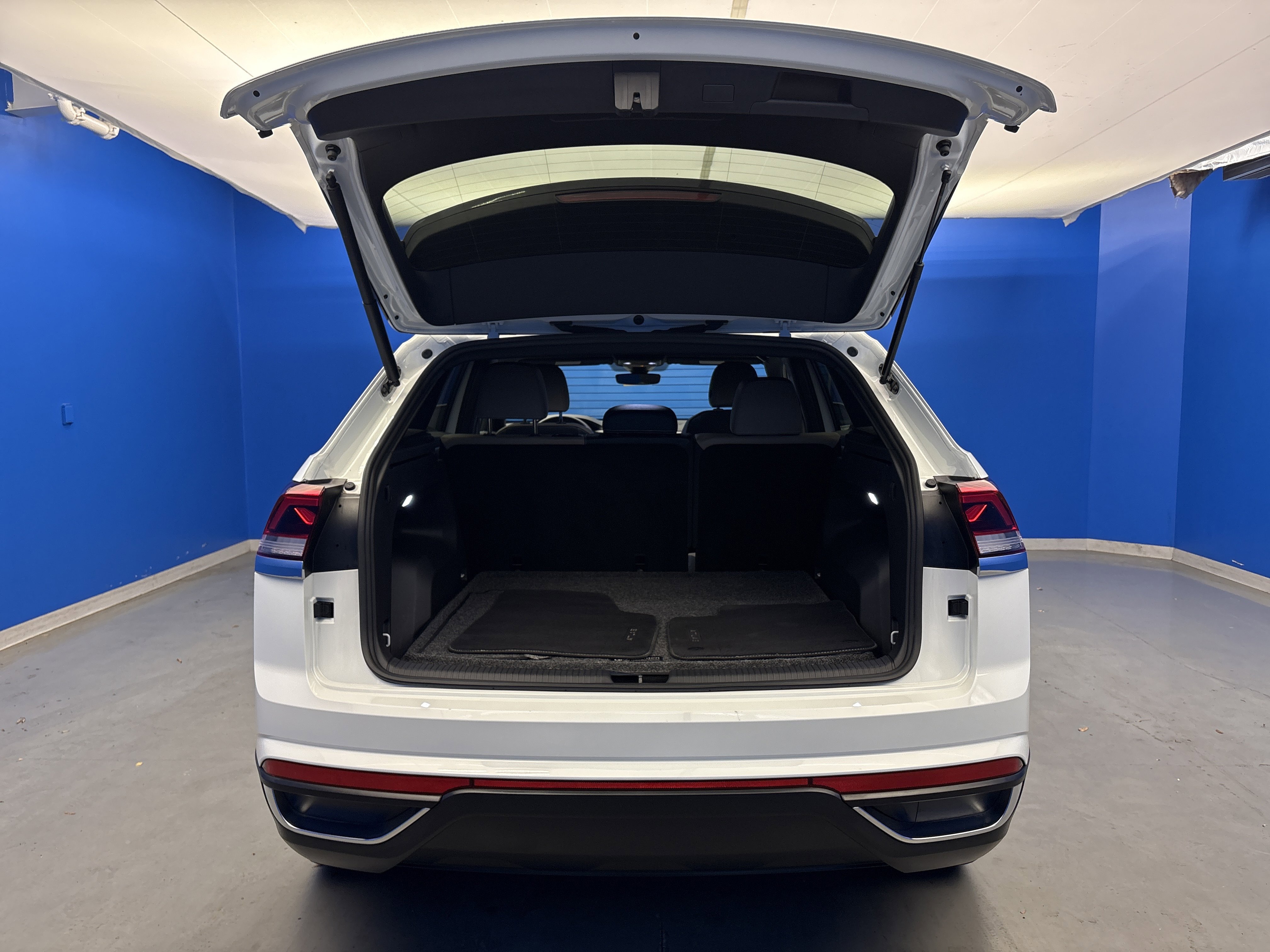 Certified 2024 Volkswagen Atlas Cross Sport SE image 27