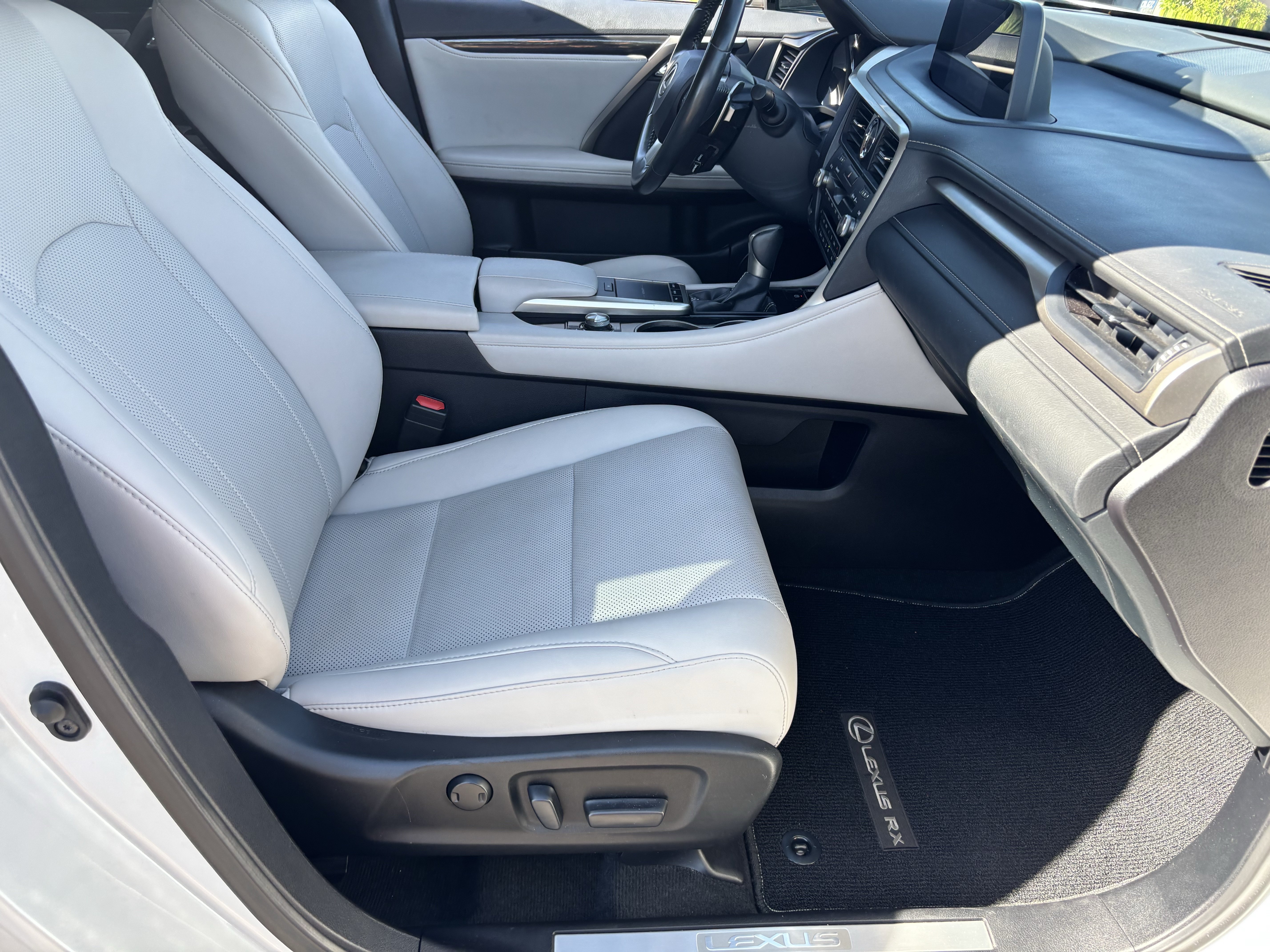 Used 2020 Lexus RX 350 FWD w/ Accessory Package image 9