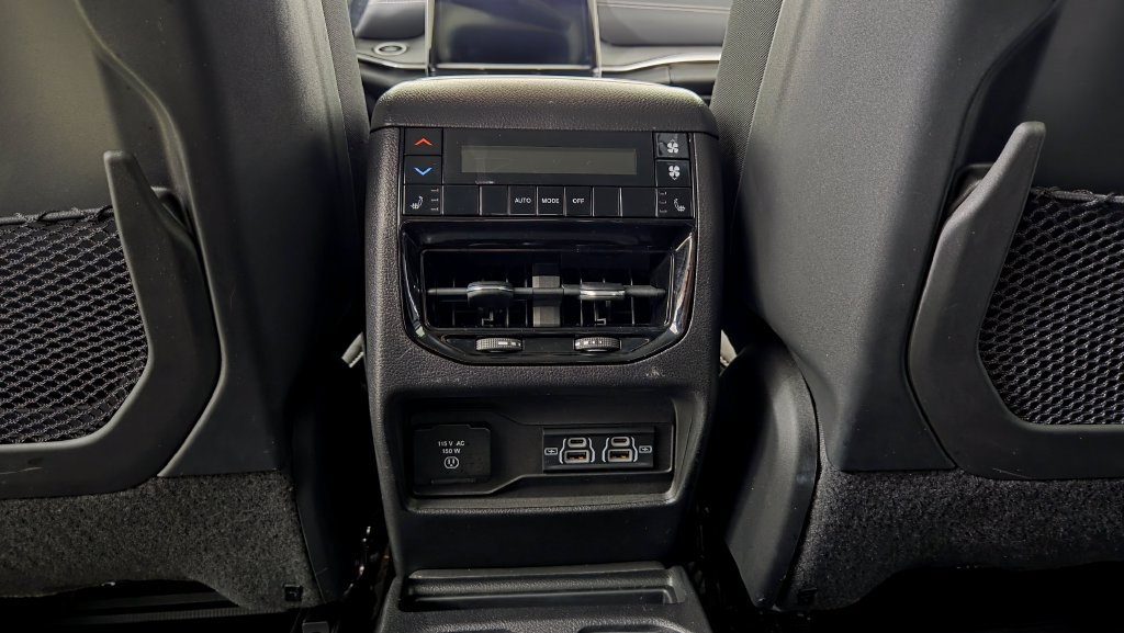 Used 2023 Jeep Grand Cherokee L Limited AWD/4WD image 34