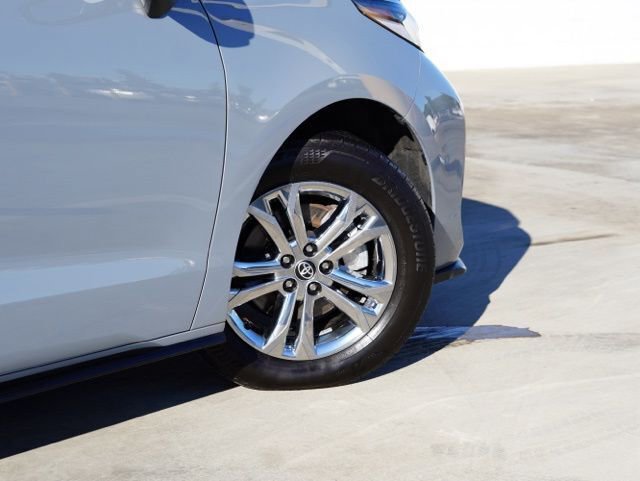 Used 2023 Toyota Sienna XSE image 7