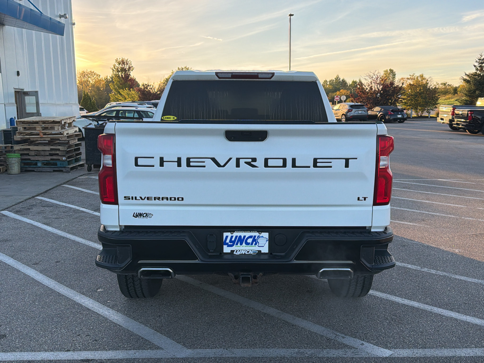 Used 2020 Chevrolet Silverado 1500 LT Trail Boss w/ LPO, Dark Essentials Package AWD/4WD image 4