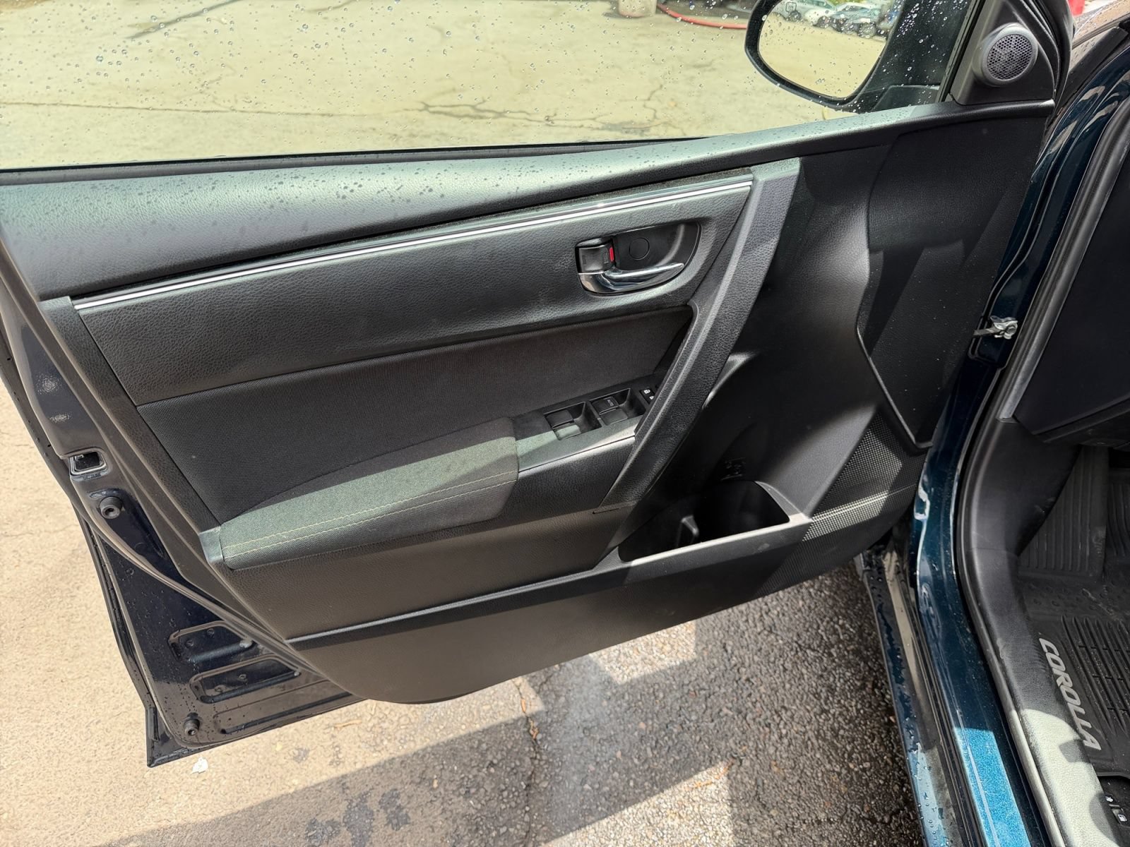 Used 2019 Toyota Corolla LE FWD image 19
