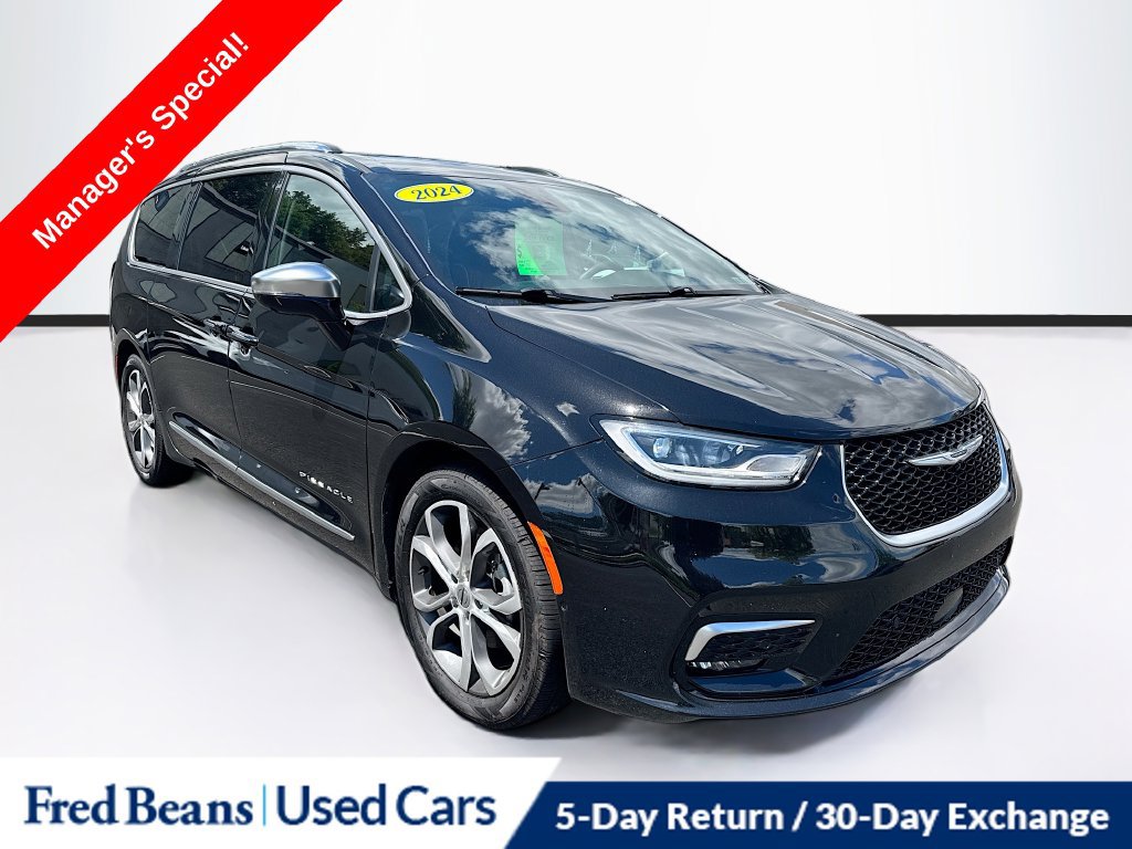 Used 2024 Chrysler Pacifica Pinnacle FWD image 1