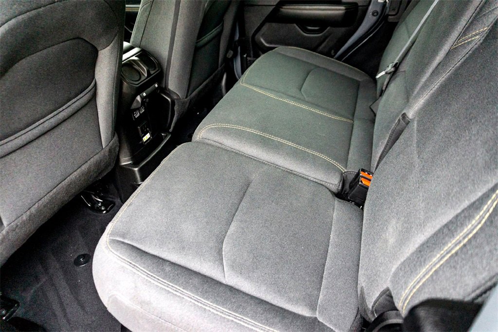 Used 2024 Jeep Wrangler Unlimited Sahara image 27