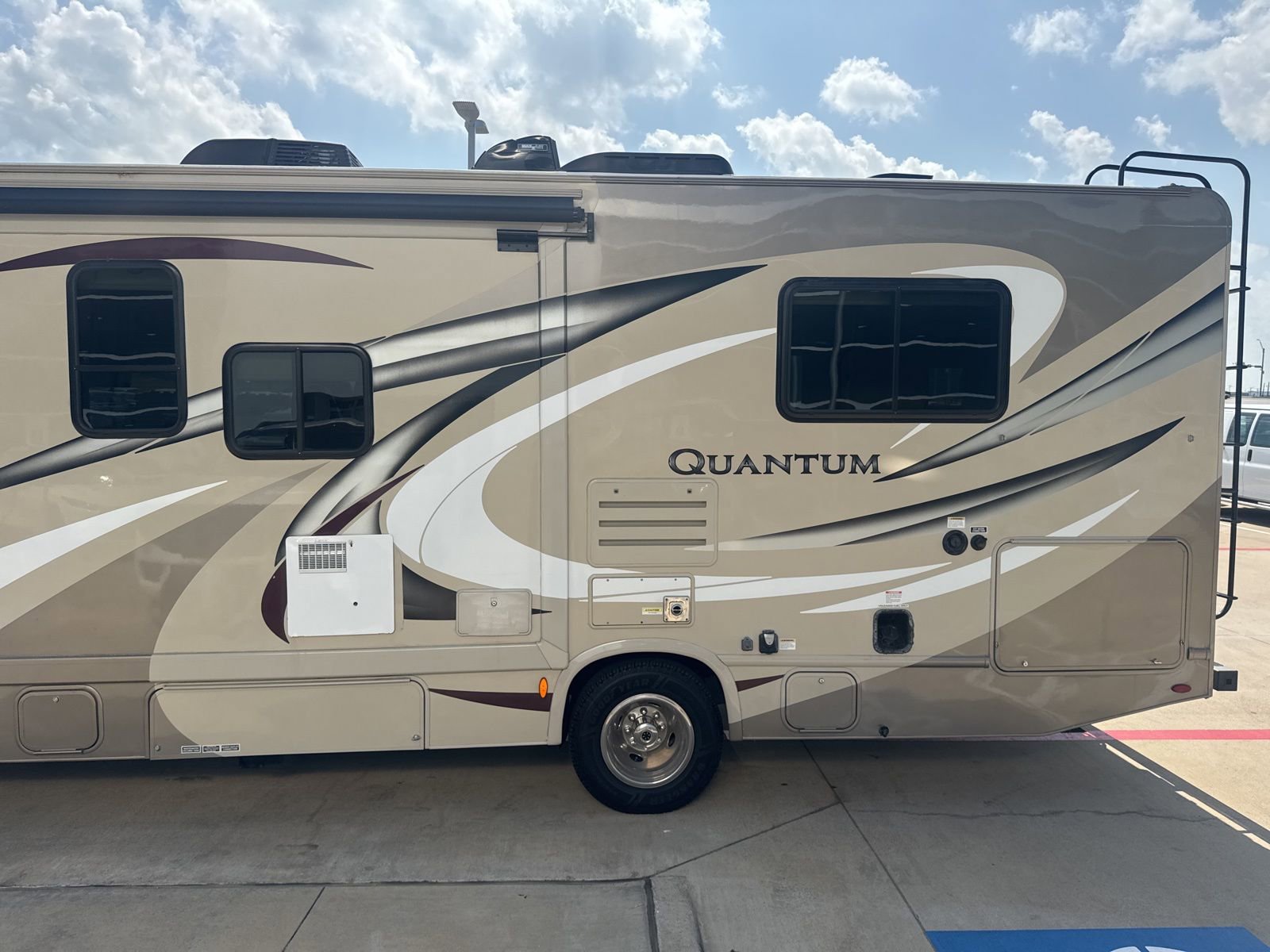 Used 2018 Ford E-450 and Econoline 450 Super Duty w/ Motorhome Prep Package RWD image 5