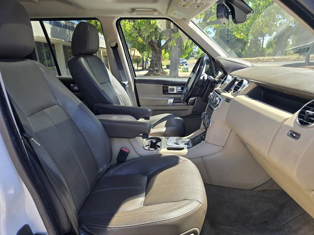 Used 2015 Land Rover LR4 HSE LUX AWD/4WD image 16