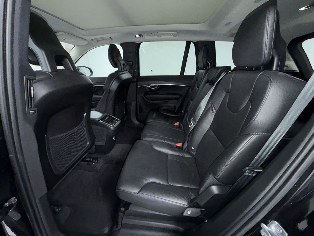 Used 2020 Volvo XC90 T6 Momentum image 4