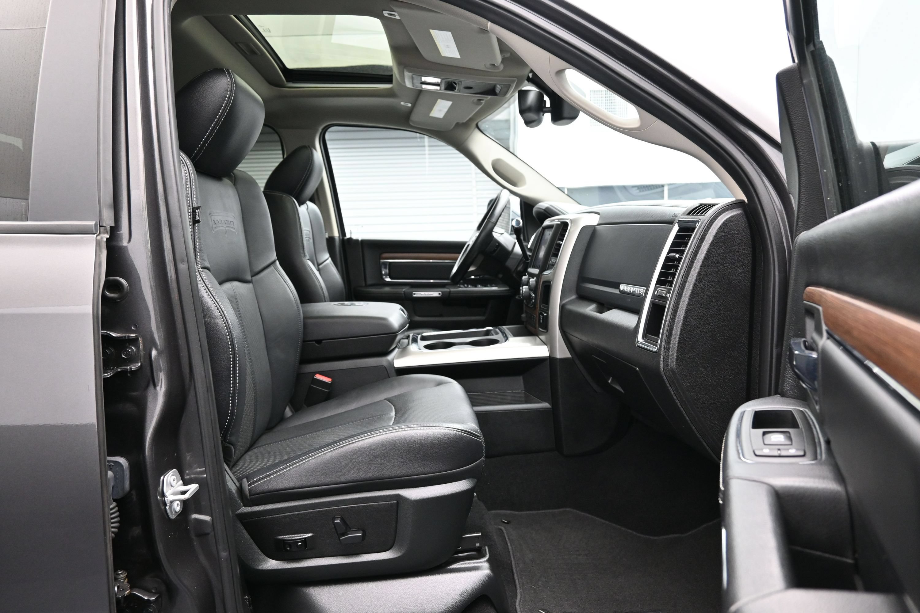 Used 2018 RAM 2500 Laramie w/ Snow Chief Group AWD/4WD image 13