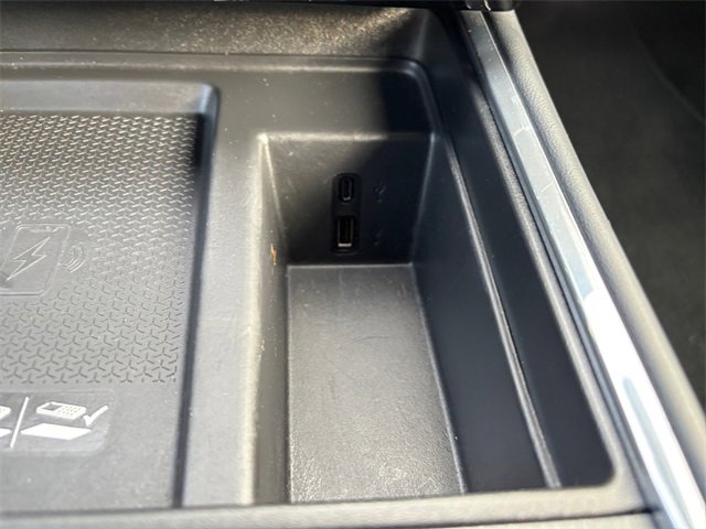 Used 2024 GMC Acadia Elevation image 28